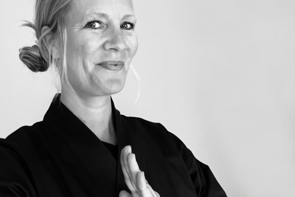 Portrait Close up von Steffi Adam im Zen-Kloster, Creative Advisor für Unternehmer und Kreative in einer Phase der Neuausrichtung.